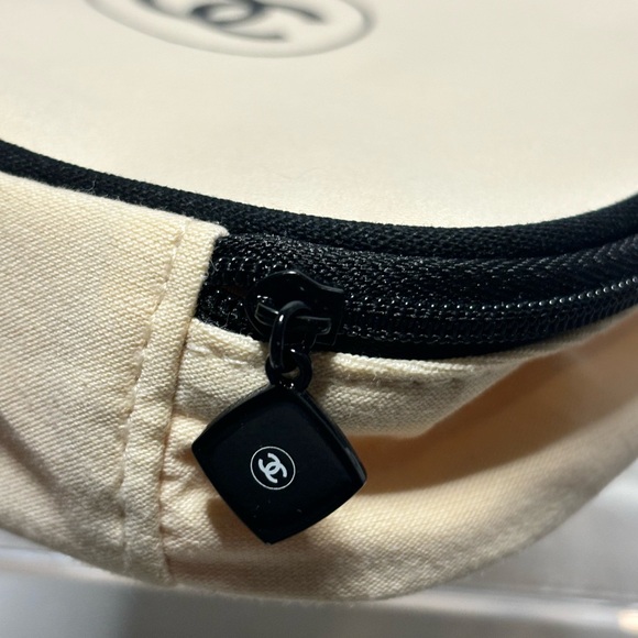 Chanel Beauty Makeup Bag/Pouch - Picture 2 of 8